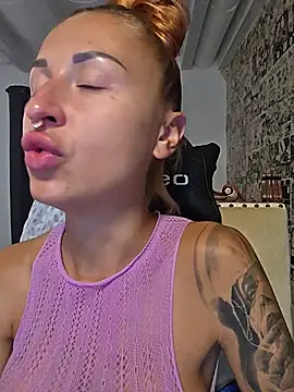 kylie_blck: δωμάτιο απευθείας συνομιλίας