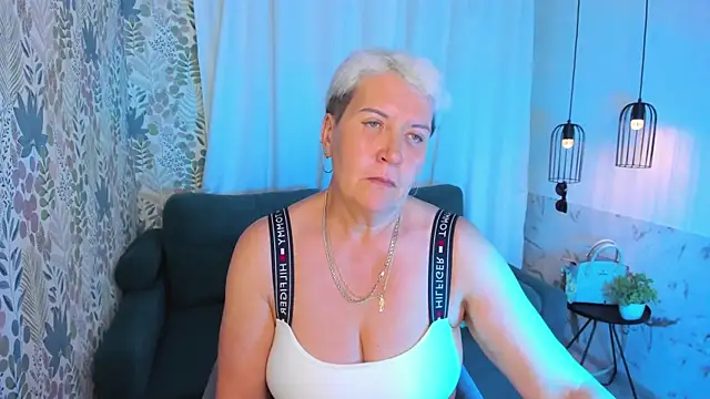 KathySunn Adlı Modelin Canlı Sohbet Odası