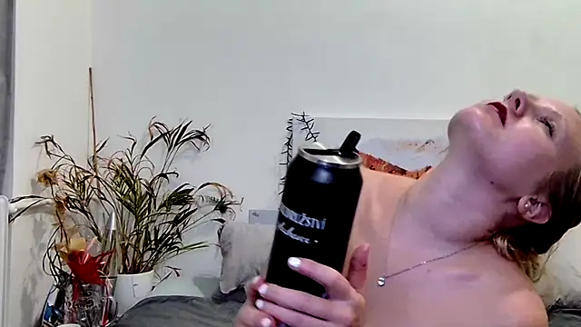 MileyGreyx's Live Chat Room