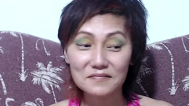 VERYHAPPYWOMANXXX's Live Chat Room