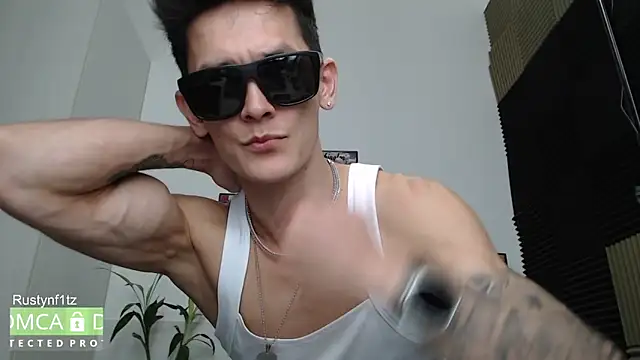 Rustynf1tz_ Adlı Modelin Canlı Seks Kamerası Şovu