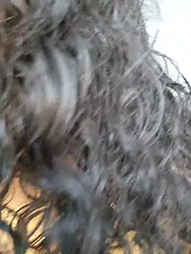 חדר צ'אט בשידור חי של Lucy_Marin
