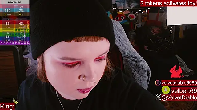 חדר צ'אט בשידור חי של VelvetDiablo