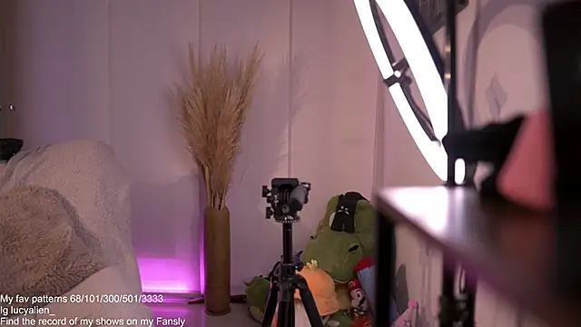 Chat soba uživo modela LucyAllenX