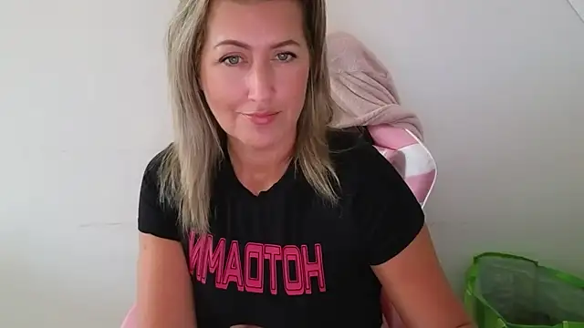 TessToy Adlı Modelin Canlı Sohbet Odası