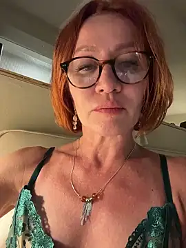 Jullia_Moor 실시간 채팅방