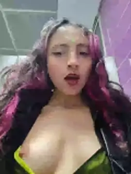_Laary_Lily Adlı Modelin Canlı Sohbet Odası