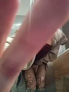 _Laary_Lilyのライブチャットルーム