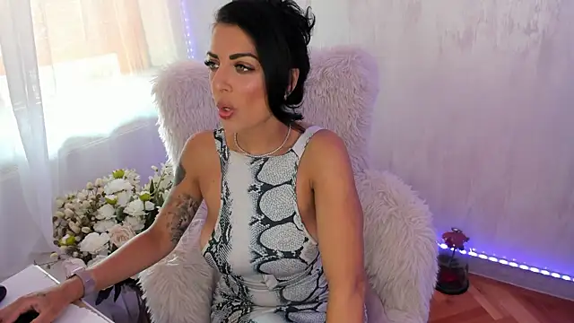 ElisaBaxter Adlı Modelin Canlı Sohbet Odası