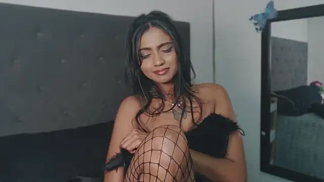Delilah_Blazee Adlı Modelin Canlı Sohbet Odası