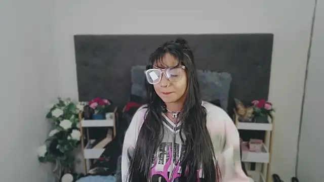 Delilah_Blazee Adlı Modelin Canlı Sohbet Odası