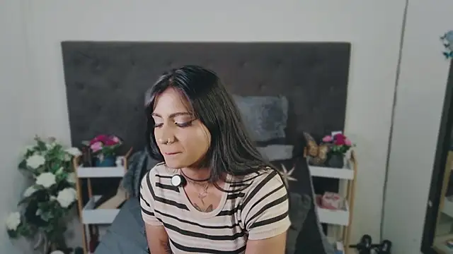 Delilah_Blazee Adlı Modelin Canlı Sohbet Odası
