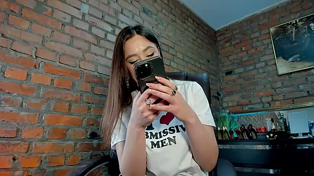 MistressMilana Adlı Modelin Canlı Sohbet Odası