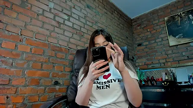 חדר צ'אט בשידור חי של MistressMilana