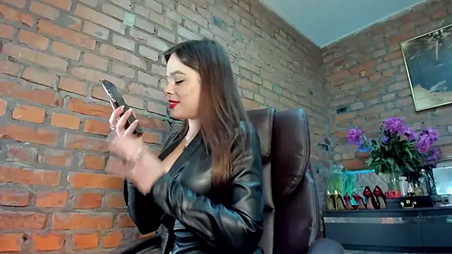 MistressMilana: δωμάτιο απευθείας συνομιλίας