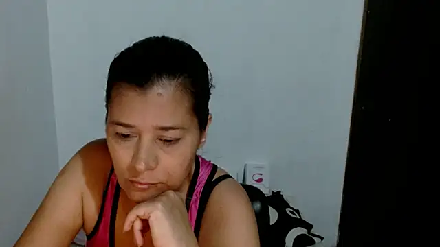 KARYNA_MILF Adlı Modelin Canlı Sohbet Odası