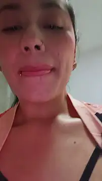Your_Aleja15's Live Chat Room