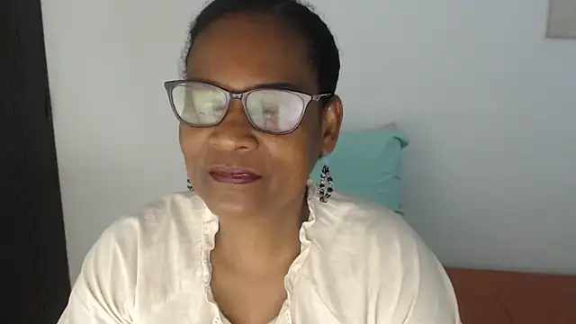 dana-black live-chat rom