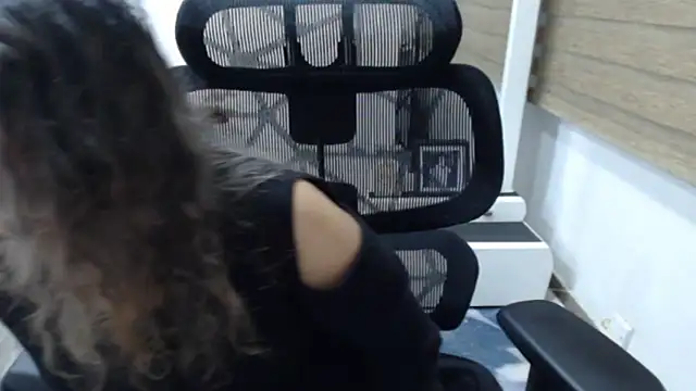 jesy_hot Adlı Modelin Canlı Sohbet Odası