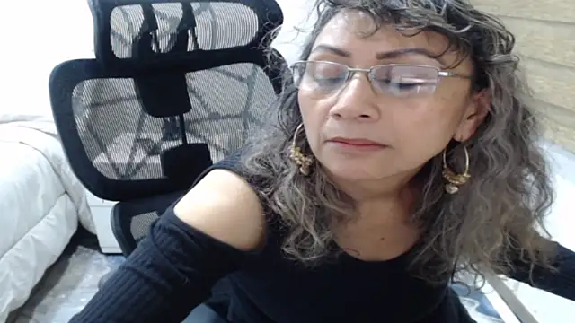 Živá chatovací místnost jesy_hot