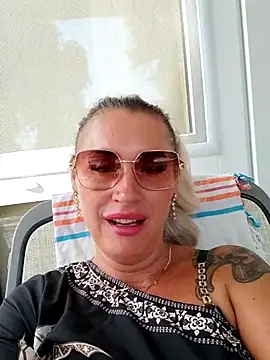 Sunnylove691's Live Chat Room