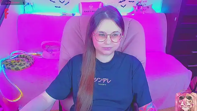 Živá chatovací místnost Lolisuccub