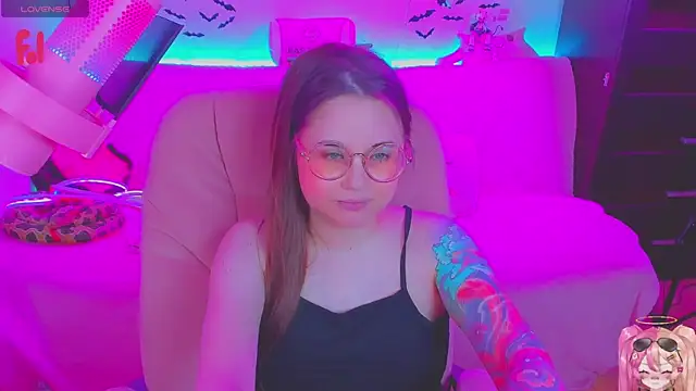 Lolisuccub's Live Chat Room