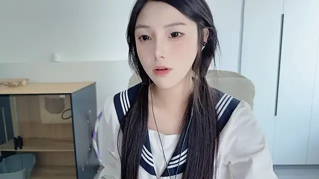 holo_love Adlı Modelin Canlı Sohbet Odası