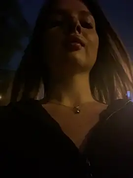 חדר צ'אט בשידור חי של KrisMagnoly