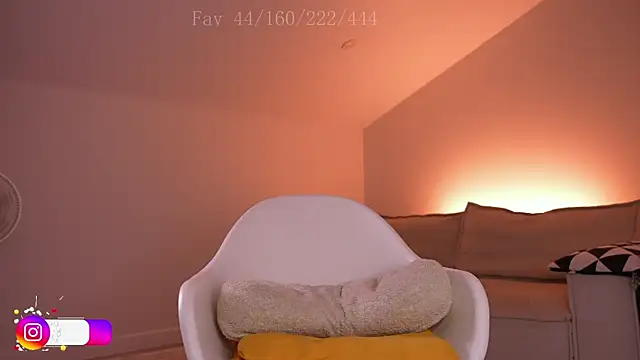 Lilevame Adlı Modelin Canlı Sohbet Odası