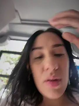 Chat soba uživo modela __IRIS__