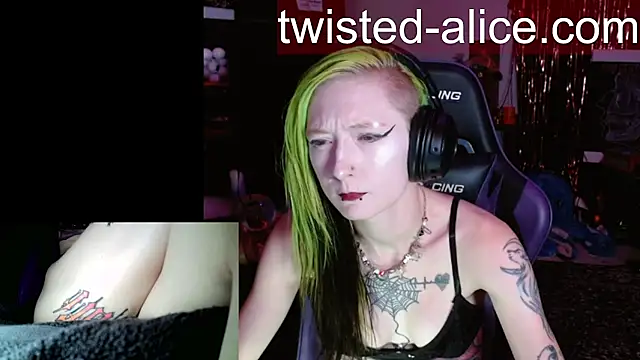 Twisted_Alice élő chatszobája