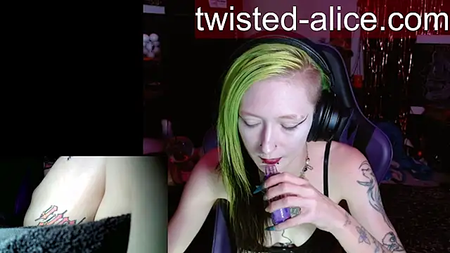 Twisted_Alice Adlı Modelin Canlı Sohbet Odası