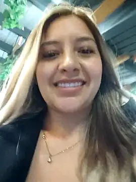 غرفة دردشة alana_69 المباشرة