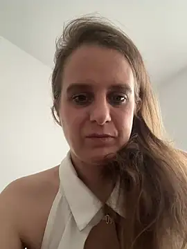 Chantalee Adlı Modelin Canlı Sohbet Odası