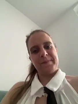 חדר צ'אט בשידור חי של Chantalee