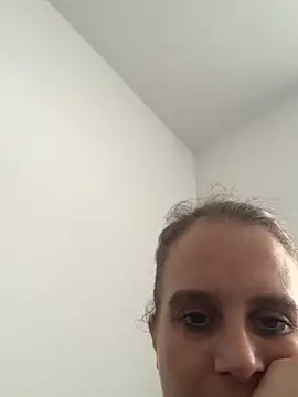 Chantalee Adlı Modelin Canlı Sohbet Odası