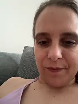 Chantalee Adlı Modelin Canlı Sohbet Odası
