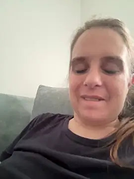 Chantalee Adlı Modelin Canlı Sohbet Odası