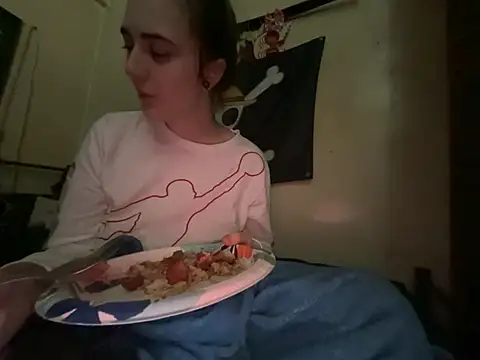 Snowbunnycake_131's Webcam Show