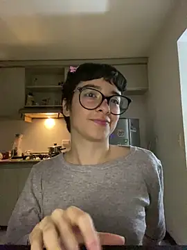 חדר צ'אט בשידור חי של _Lunnaa_