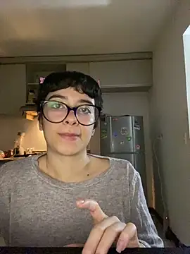 חדר צ'אט בשידור חי של _Lunnaa_