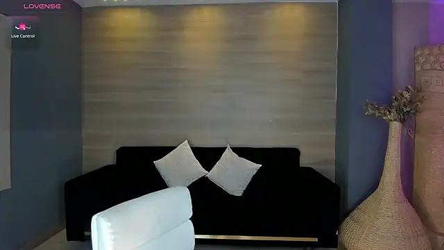 ห้องแชทสดของ NiaHolland