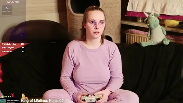 GamerGirl_Eve Adlı Modelin Canlı Sohbet Odası