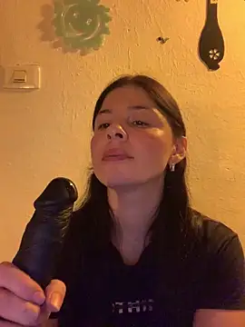 Estefani_32 Adlı Modelin Canlı Sohbet Odası