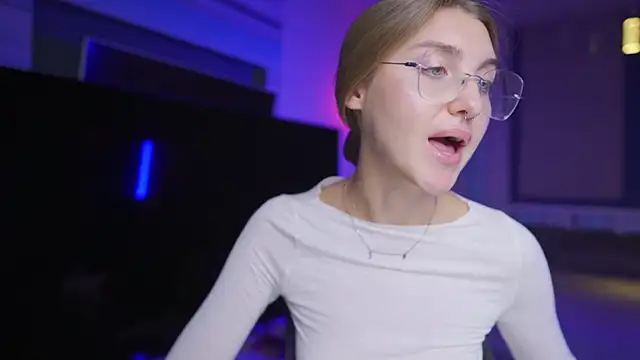 חדר צ'אט בשידור חי של CassiaBlade1
