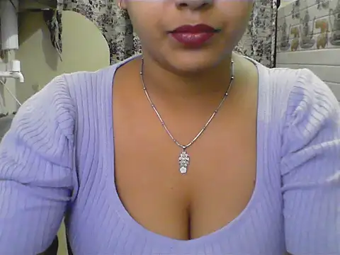LovingPihu Adlı Modelin Canlı Sohbet Odası