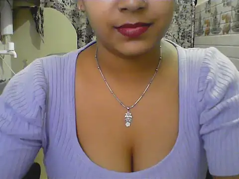 LovingPihu Adlı Modelin Canlı Sohbet Odası