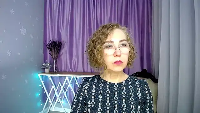 غرفة دردشة queen_a_n_i المباشرة