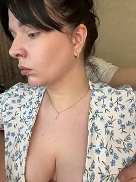 Poly_Nick Adlı Modelin Canlı Sohbet Odası